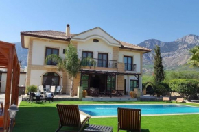 Stunning Private Villa - Beautiful Gardens & Pool